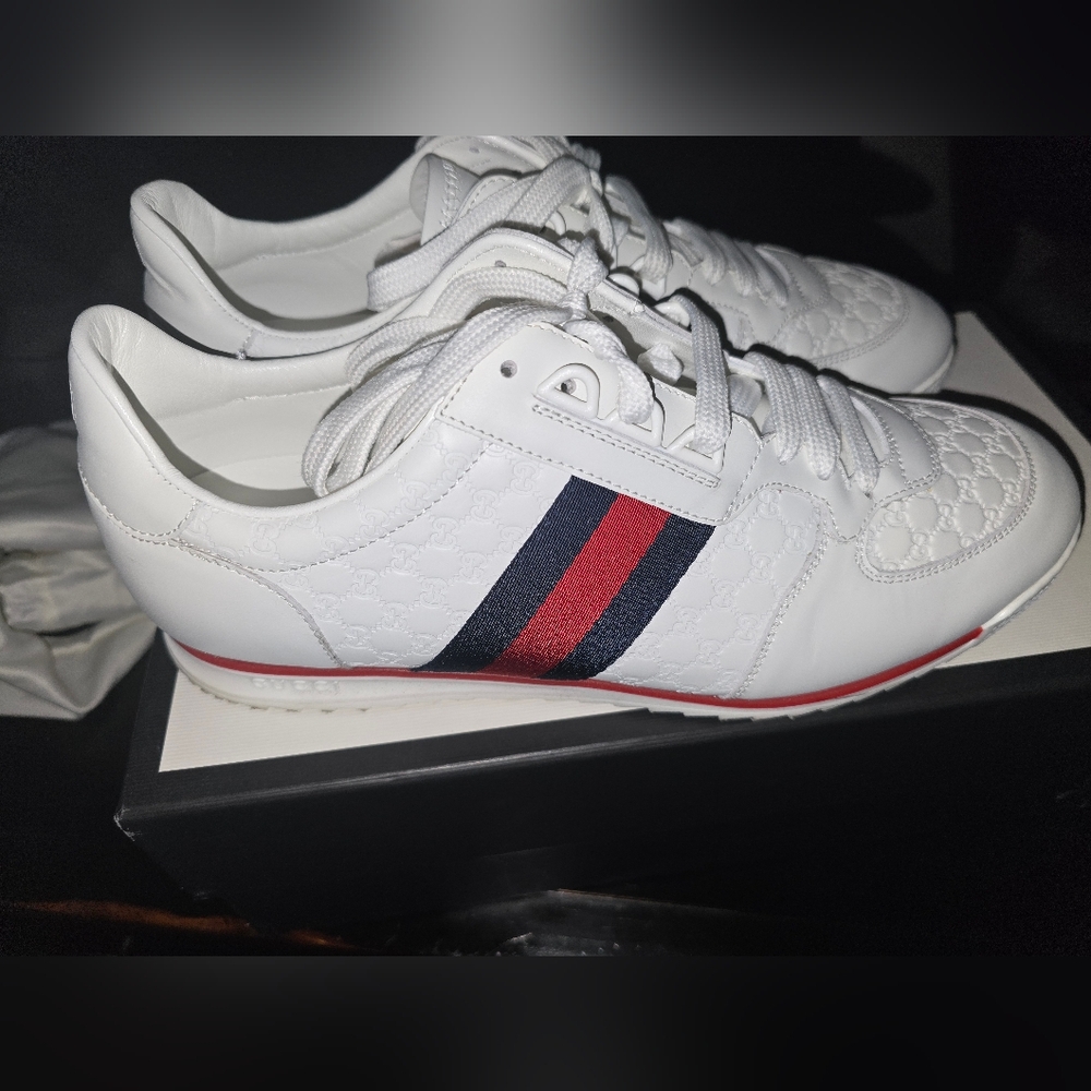 Gucci White and Blue Sneakers with Textured Soles - Picture 2 of 5